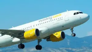 Vueling celebra Sant Jordi 2026 escondiendo descuentos para vuelos en varios puntos de Barcelona: así puedes encontrarlos