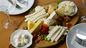Did you know cheese sticks are a great snack for people with fatty liver? AIIMS-trained gut doctor shares 7 such options
