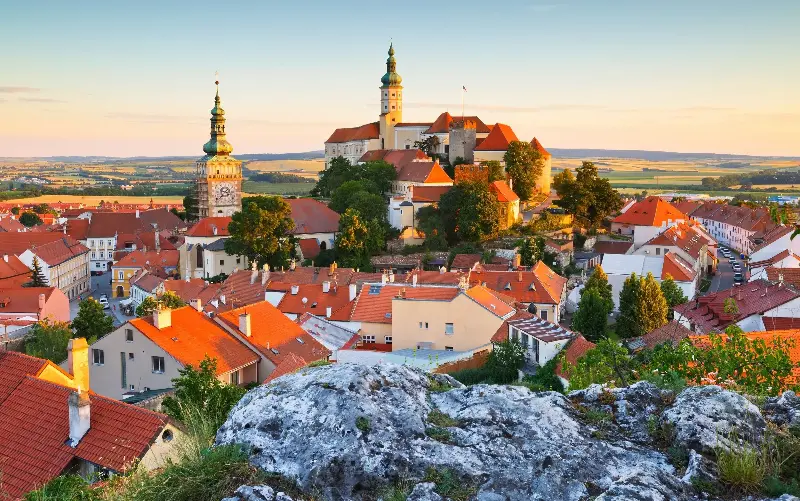 The Czech Republic contains a host of castles, charming towns and wine regions, sometimes all in the same place, as with the town of Mikulov in Moravia - milangonda