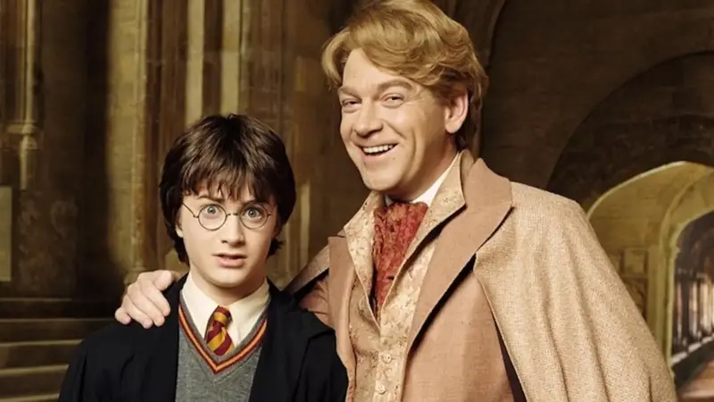 Kenneth Branagh as Lockhart with Daniel Radcliffe's Harry Potter in the film adaptation.