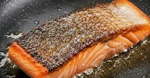 What nutrients does fish skin contain, and is it advisable to eat it?