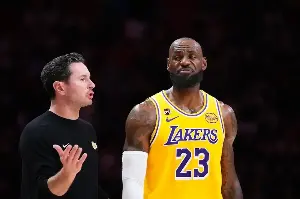 Lakers’ JJ Redick Reacts to LeBron James’ Scoreless Half in Pistons Loss
