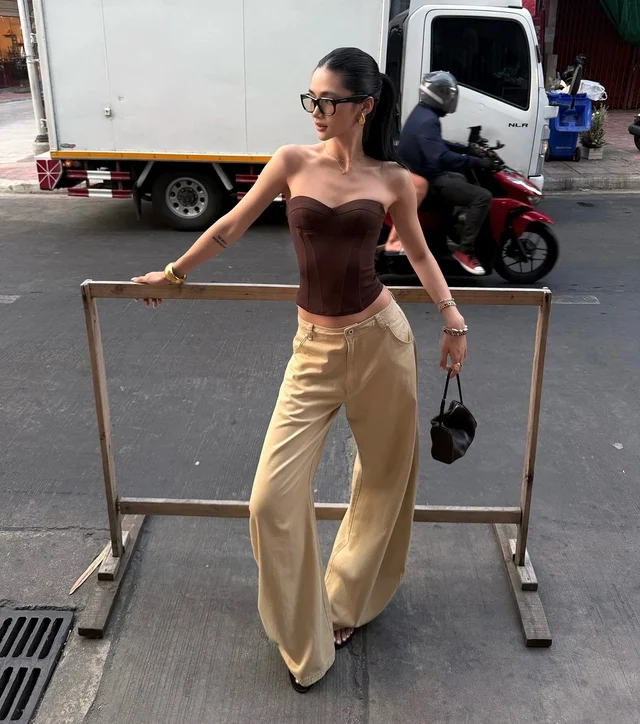 Muôn kiểu biến tấu với áo corset đa sắc- Ảnh 4.