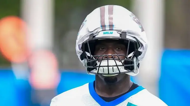 Carolina Panthers linebacker Nic Scourton
