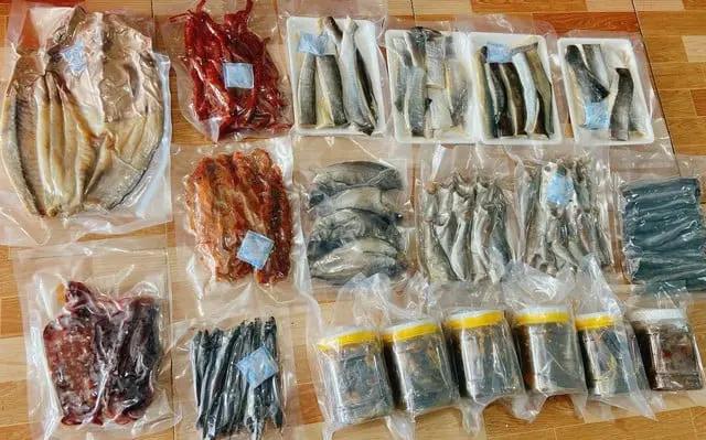 Cách bảo quản cá khô được lâu mà không bị mốc - Ảnh 2.