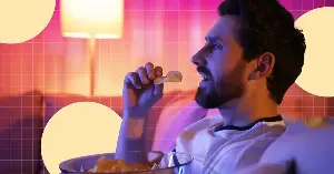 Can eating late at night regularly increase the risk of liver disease?
