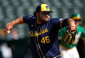 Brewers bring back recently released pitcher
