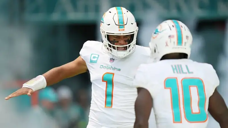 Tua Tagovailoa, Tyreek Hill - Miami Dolphins