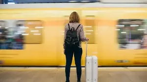 Is your daily commute hurting your spine? Orthopaedic spine surgeon shares 7 habits to avoid