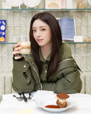 Baskin Robbins Hints at Possible ITZY Yuna Collaboration  Fans Notice Mysterious YouTube Comment