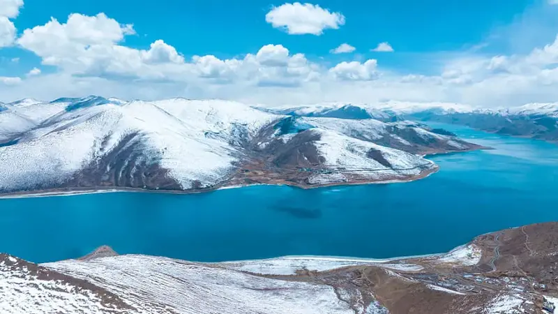 Aerial view of Tibet's Lake Yamdrok 