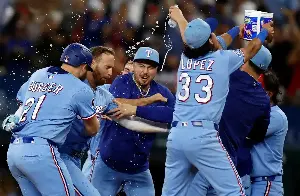 Rangers' dramatic win over Astros encapsulates Skip Schumaker's player-led culture