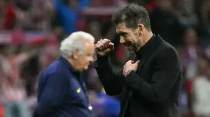 Diego Simeone, emocionado entrenador del Atlético de Madrid, celebró la victoria sobre el Barcelona de Lamine Yamal en la Liga de Campeones y elogió al genial Antoine Griezmann
