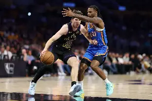 Lakers fight to the finish but are eliminated by Thunder