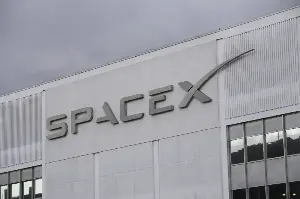 Vast astronaut mission kicks off commercial race to replace ISS