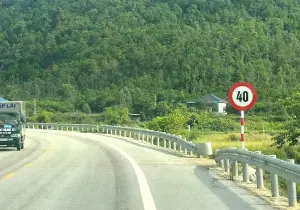 Proposal to review and remove the 40km/h speed limit signs on the coastal road in Nghe An.