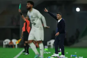بعد تقييم شامل.. اتحاد جدة يقيل المدرب كونسيساو