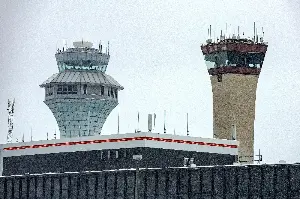 Commentary: Video gamers alone can’t keep our skies safe