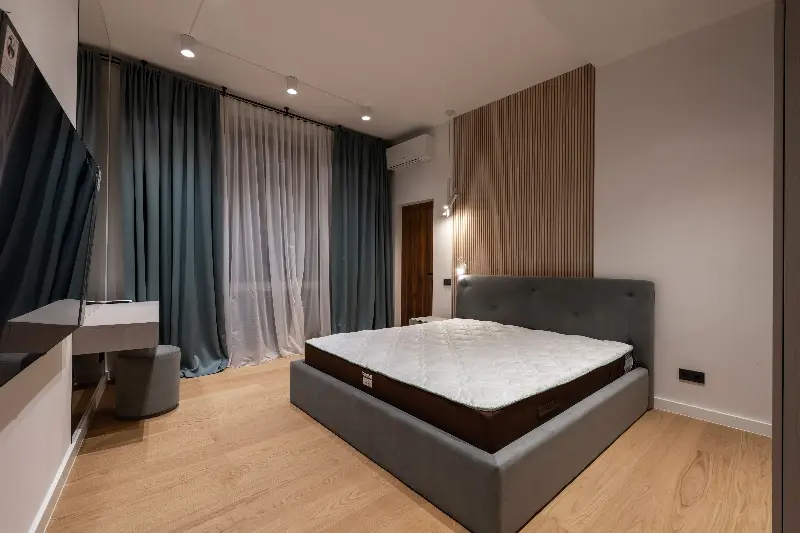A mattress that is too firm can create pressure points, while one that is too soft may allow the body to sink excessively.
