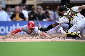 Padres hit, bunt way to victory over Reds in series opener